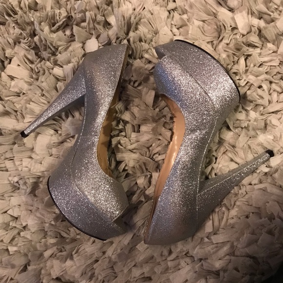 Enzo Angiolini Silver Glitter Pumps - Picture 2 of 14